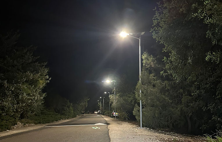 תאורת רחוב סולארית מסדרת sresky Titan 2 SSL 64 ישראל