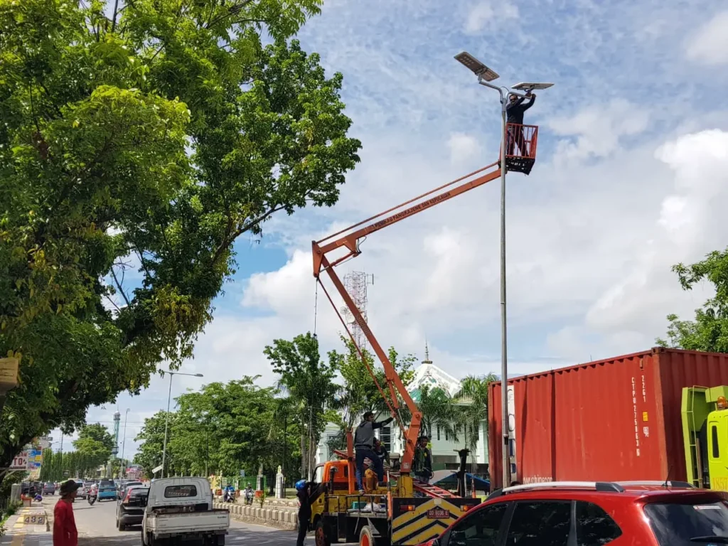 Sresky Solar Street Light Solution for Road Lighting in Indonesia 2