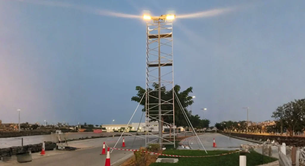 Case Study Dual-Solution Solar Street Lighting for Roads in UAE (5) Case Study Dual Solution Solar Street Lighting for Roads in UAE 5