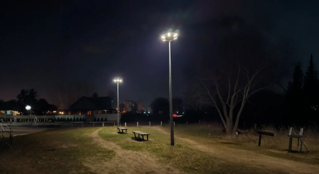 Solar Street Lights for Urban Parks in Ukraine 4