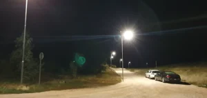 Lampu Jalan Tenaga Surya kalayan Pembersihan Otomatis pikeun Jalan di Hungaria 10