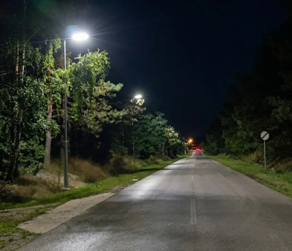 Solar Street Lights with Auto Cleaning for Roads in Hungary 8