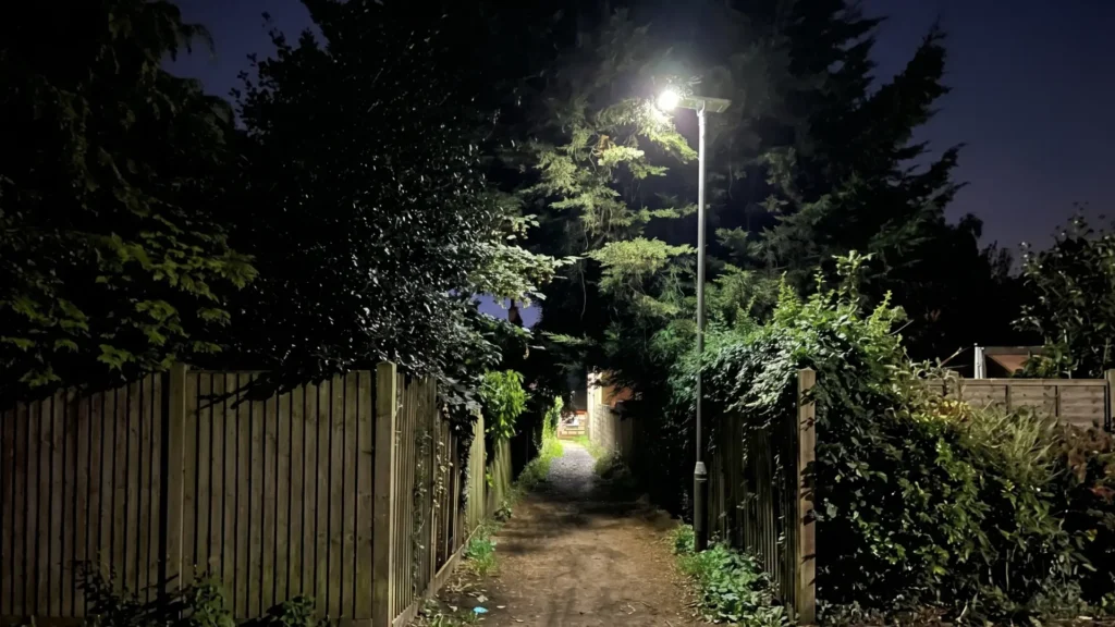 Estudo de caso Iluminación de zonas residenciais no Reino Unido: como as luces solares de rúa fan fronte ás baixas temperaturas, os niveis baixos de luz e o tempo con néboa 5