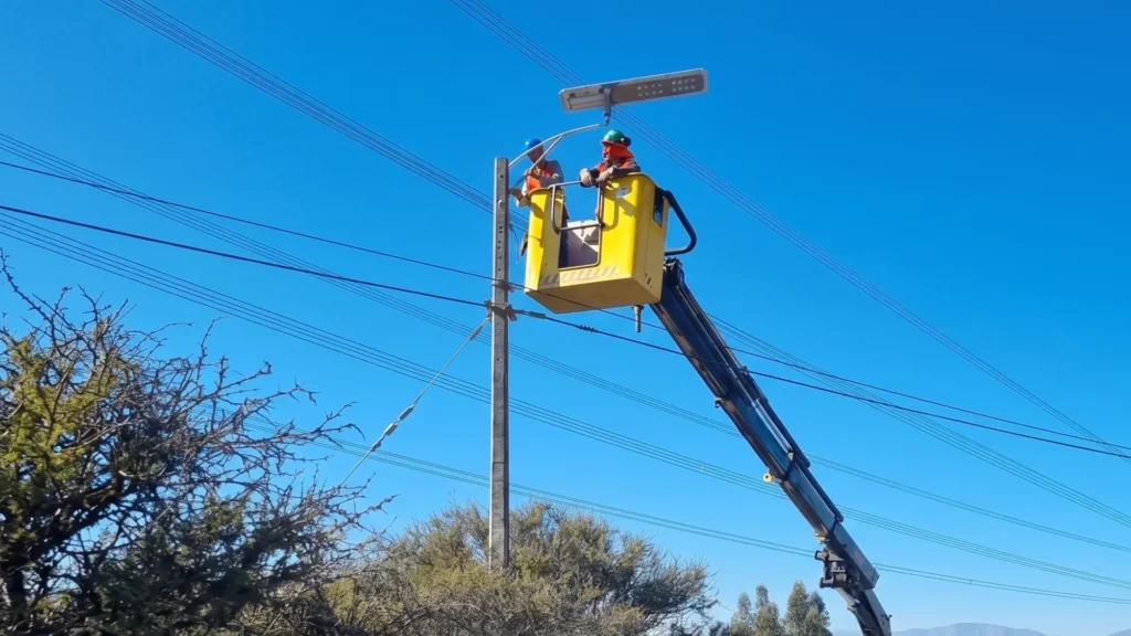 Case Study Solar Powered Street Lighting Along Chiles Coast Low Maintenance and Dark Sky Compliance 1