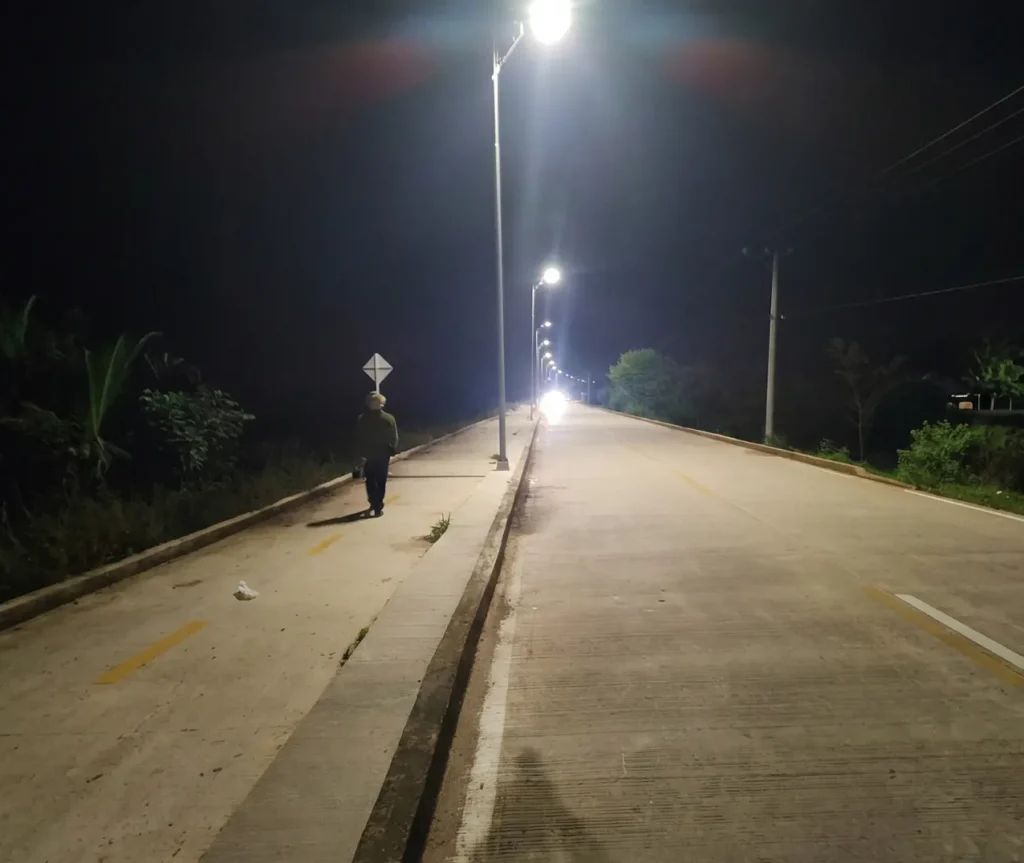 Case Study Solar Street Lighting Deployment on Slopes and Mixed Terrain in Medellin Colombia 5